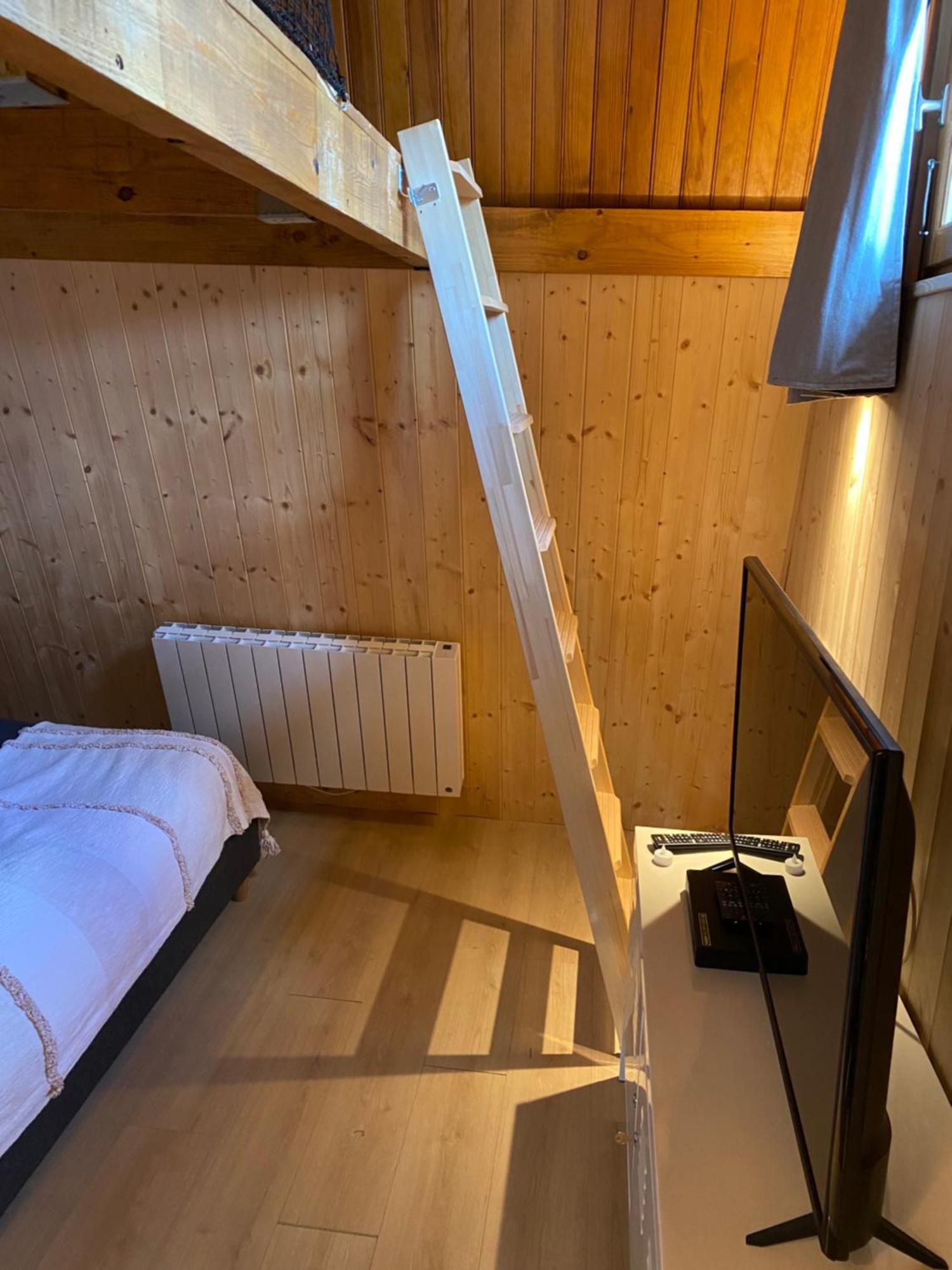 Bel Appartement Type Chalet Avec Balneo Et Jardin Greolieres Exterior photo